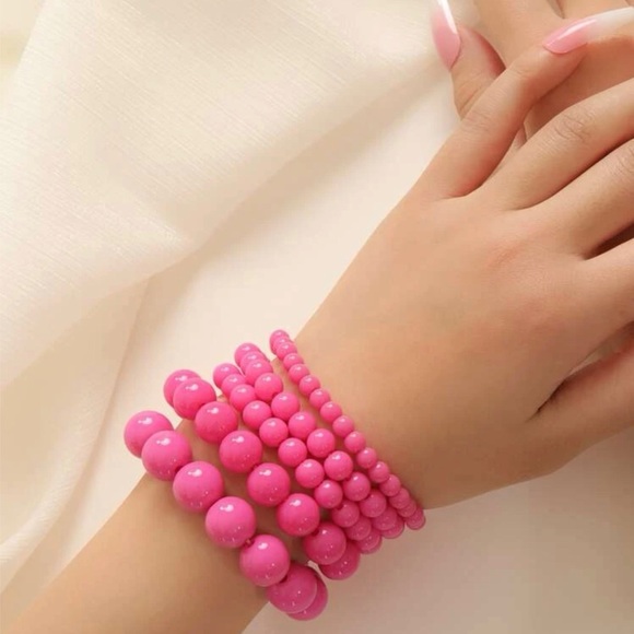 ❀ 2/$20 5PC Classic Hot Pink Faux Pearl Bracelet Bundle Set - Picture 5 of 5